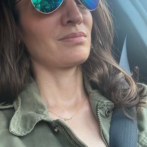 Meet your Posher, Happy